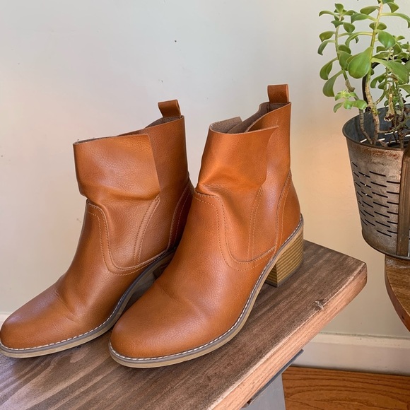 Spring brown mission boots - Picture 3 of 3